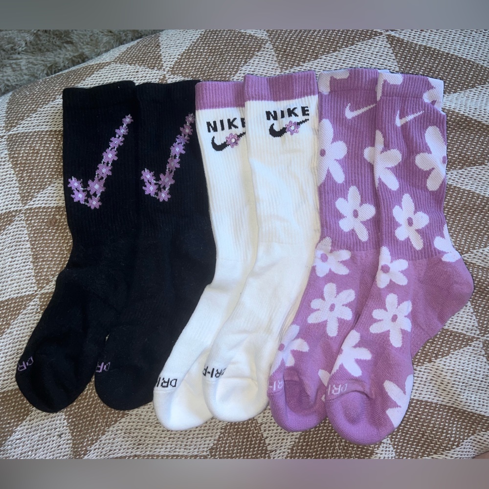 women's purple floral nike socks